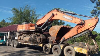 Puluhan Tahun Berharap, Jalan Hitungan Hari di Bangun Kini Rusak Oleh Si Raja Besi